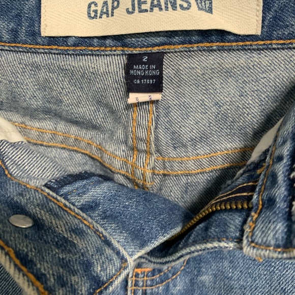 GAP denim mini size 2, high waisted, no stretch - Picture 3 of 3